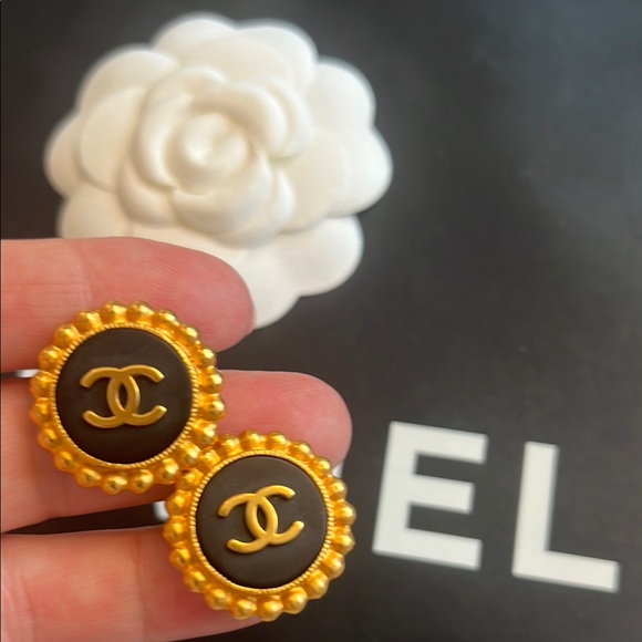 CHANEL Black and Gold Interlocking CC earrings Clip ons - Picture 11 of 16